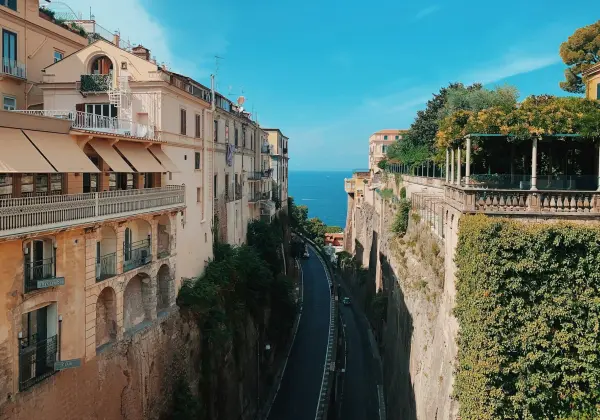 Vista panoramica di Sorrento sul Golfo di Napoli