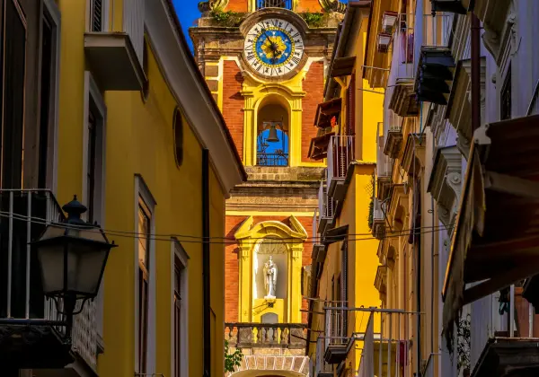 Vista di un bellissimo scorcio del centro storico di Sorrento